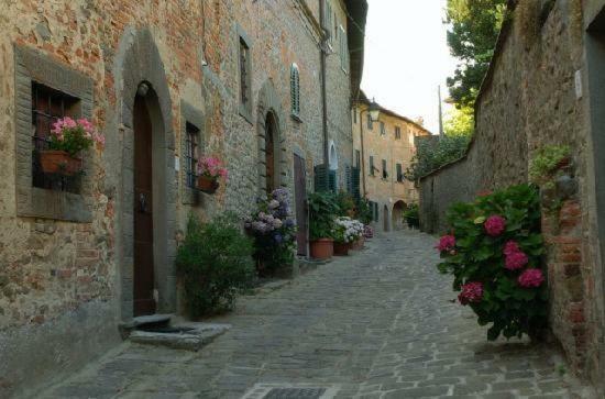 Fuga in Toscana Borgo a Buggiano Esterno foto